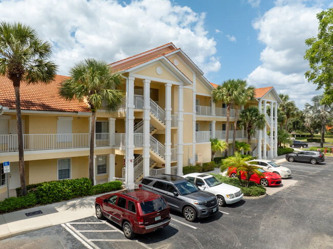 Coral Falls in Naples, FL - Foto de edificio - Building Photo