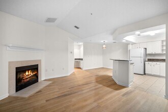 380 Marshland Rd in Hilton Head Island, SC - Foto de edificio - Building Photo