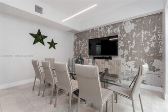 18460 NE 30th Ave in Aventura, FL - Building Photo - Building Photo