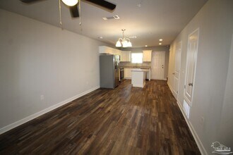 150 S Crow Rd in Pensacola, FL - Building Photo - Building Photo