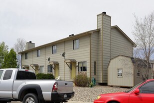 2330-2336 Washo Cir in Colorado Springs, CO - Building Photo