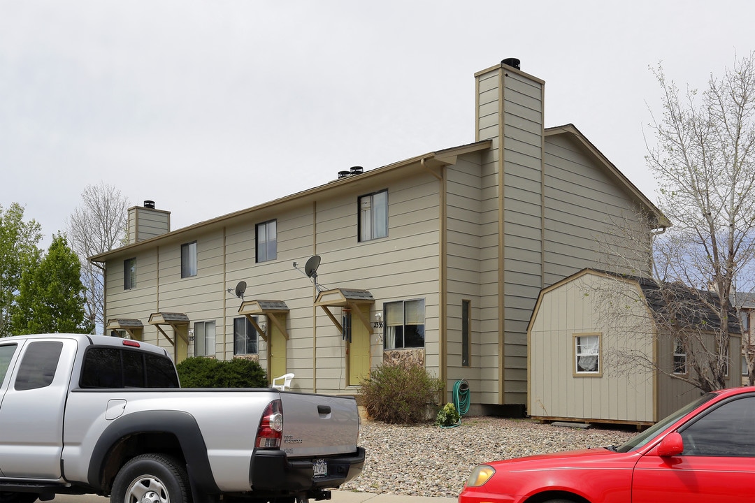2330-2336 Washo Cir in Colorado Springs, CO - Building Photo