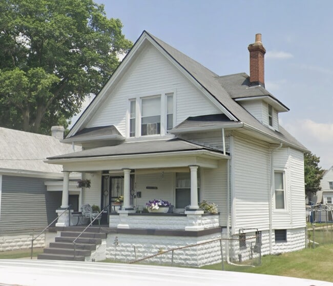 property at 635 S 39th St