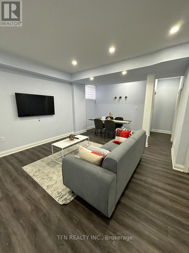 45 Souter Dr in Whitby, ON - Building Photo - Building Photo