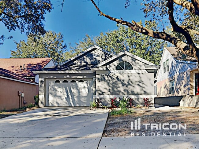 723 Cape Cod Cir in Valrico, FL - Building Photo - Building Photo