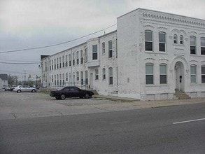 Sanders Flats in Muncie, IN - Building Photo - Building Photo