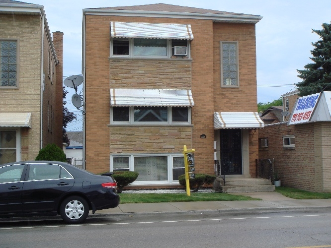 6112 W Gunninson St in Chicago, IL - Building Photo