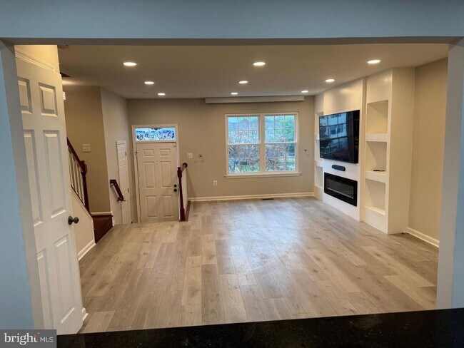 605 Warrenton Terrace NE in Leesburg, VA - Foto de edificio - Building Photo