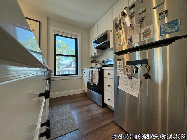 35 Hunnewell Ave in Boston, MA - Building Photo - Building Photo