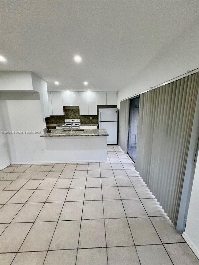 10361 SW 209th Ln in Cutler Bay, FL - Building Photo - Building Photo