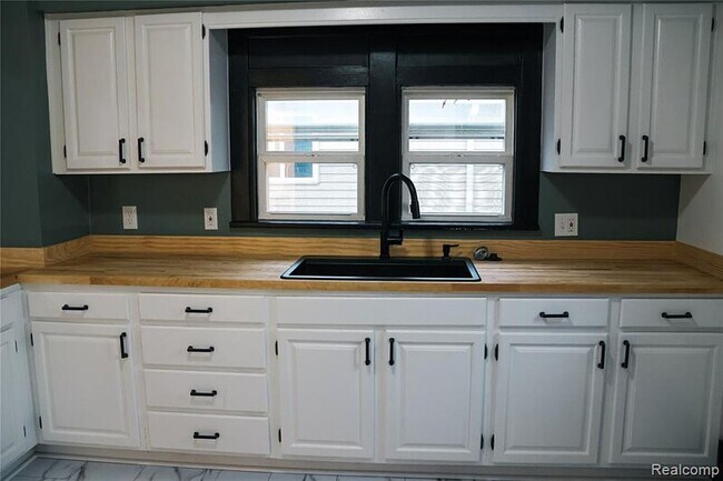 618 Clinton St in Owosso, MI - Building Photo - Building Photo