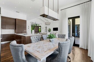 49 Fiesta Way in Fort Lauderdale, FL - Foto de edificio - Building Photo