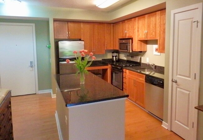 475 K St NW, Unit 405 in Washington, DC - Building Photo - Building Photo