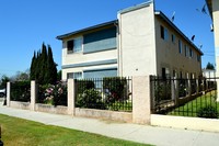 131 N Vecino Dr in Covina, CA - Foto de edificio - Building Photo