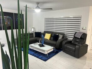 2425 NW 33rd St in Oakland Park, FL - Building Photo - Building Photo