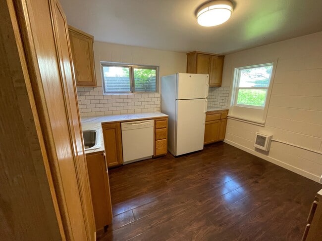 property at 241 N Lieuallen St