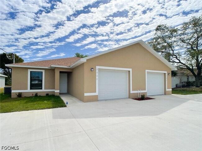 property at 2005 Chiquita Blvd S