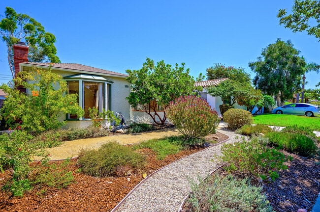 3618 Walnut Ave in Long Beach, CA - Building Photo - Building Photo