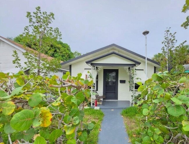 property at 122 S K St