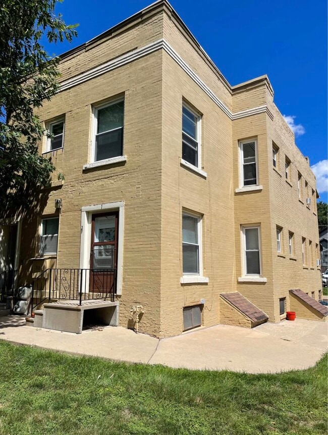 property at 1919 Pleasant St