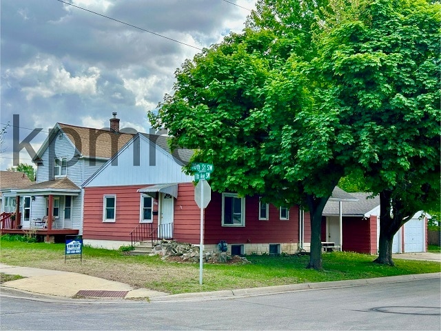 property at 1017 11th Ave SW