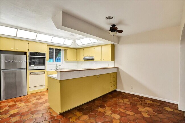 2157 Imperial Point Dr in Fort Lauderdale, FL - Building Photo - Building Photo