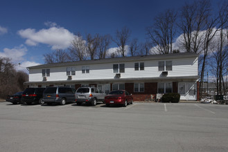 5 Alexander Dr in Hyde Park, NY - Building Photo - Building Photo