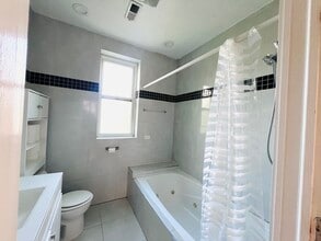 3268 W Fullerton Ave, Unit 2 in Chicago, IL - Foto de edificio - Building Photo