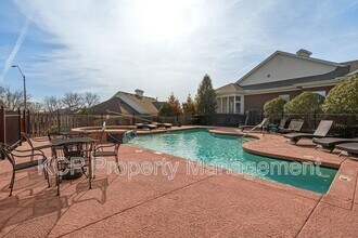 66 Jeffrey Way in Fort Smith, AR - Foto de edificio - Building Photo