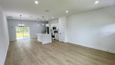 7914 N Omega Way in Citrus Springs, FL - Building Photo - Building Photo