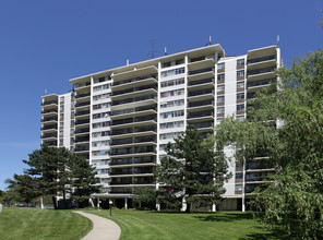 The Ambassador in Toronto, ON - Building Photo - Building Photo