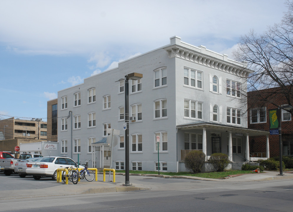 315 W Beaver Ave in State College, PA - Foto de edificio