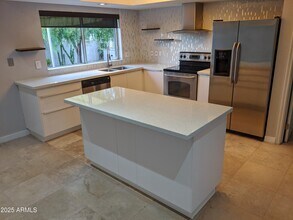 6307 E Gelding Dr in Scottsdale, AZ - Building Photo - Building Photo