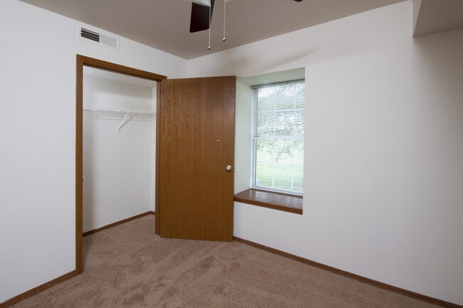 Catalpa East in Springfield, MO - Building Photo - Building Photo