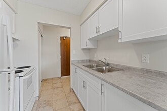 1071 McDougall St in Windsor, ON - Building Photo - Building Photo