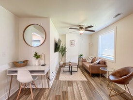 402 Cedar Lane Rd in Greenville, SC - Building Photo