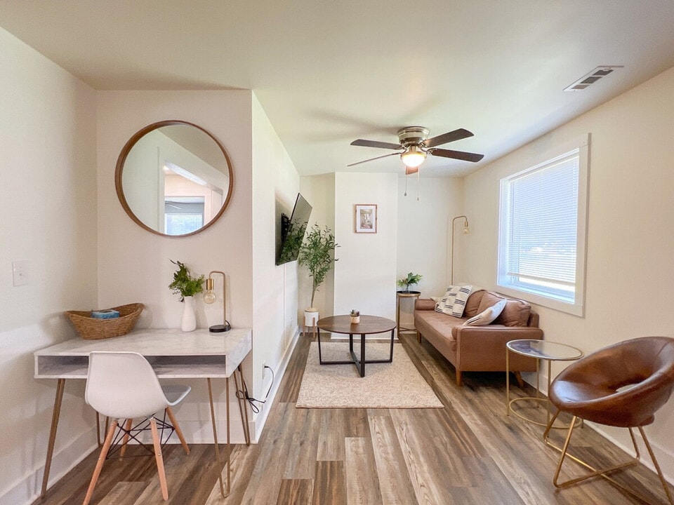 402 Cedar Lane Rd in Greenville, SC - Foto de edificio