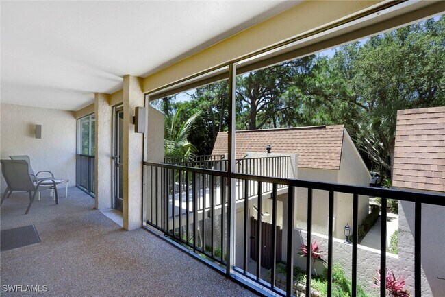 15400 Cedarwood Ln in Naples, FL - Foto de edificio - Building Photo