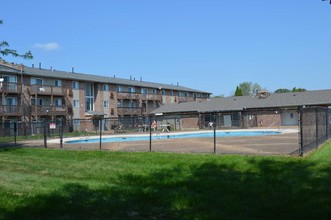 Manchester Court Apartments in Oak Forest, IL - Building Photo - Building Photo