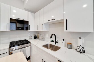 2301 Ontario Rd NW in Washington, DC - Building Photo - Building Photo