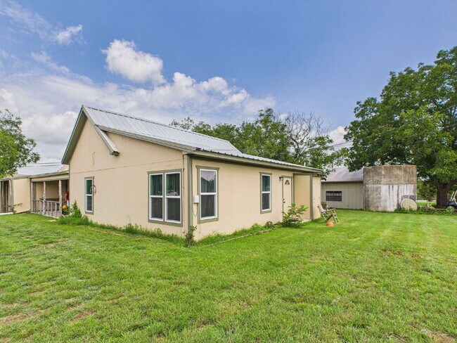 340 Loring St in Stonewall, TX - Building Photo - Building Photo