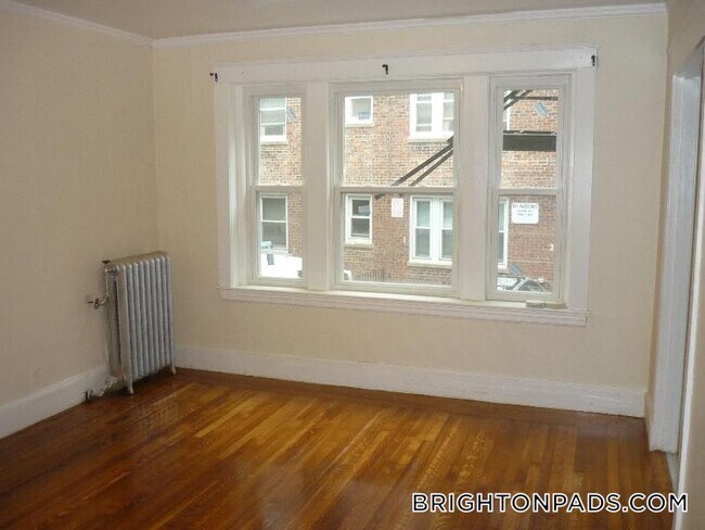 1615 Commonwealth Ave, Unit 5 in Boston, MA - Building Photo - Building Photo