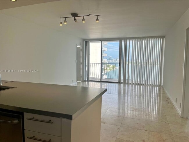 7601 E Treasure Dr, Unit 2308 in North Bay Village, FL - Building Photo - Building Photo