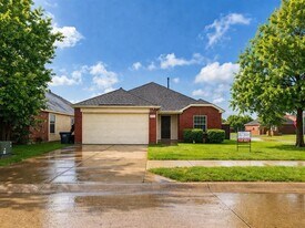 2101 Wildwood Dr in Forney, TX - Building Photo
