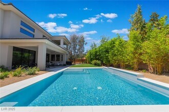 2 Sugarberry Ln in Las Vegas, NV - Building Photo - Building Photo