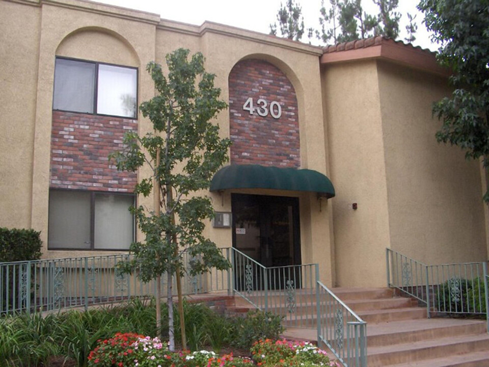 430 South Niagara Street in Burbank, CA - Foto de edificio