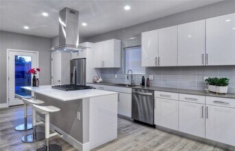 7007 Arlington Ave in Los Angeles, CA - Building Photo - Building Photo