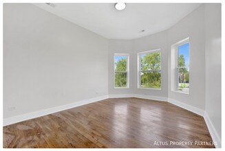 4927 S Prairie Ave in Chicago, IL - Building Photo - Building Photo