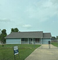 11055 County Rd 219 in Tyler, TX - Building Photo