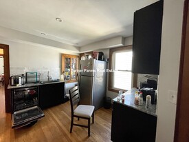 14 Renfrew St, Unit 1 Apartments